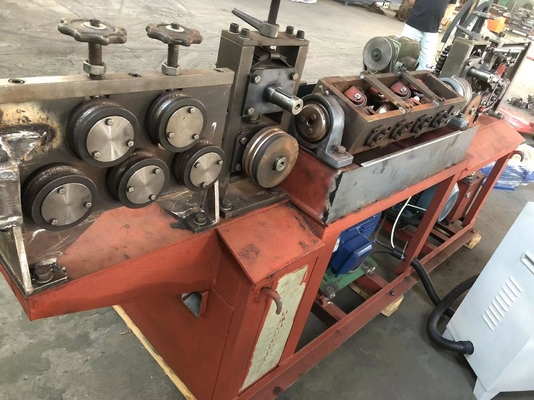 Macchina di raddrizzatura e circolazione di barre di acciaio a bobina da 5-12 mm ad alta velocità per tensione 380V